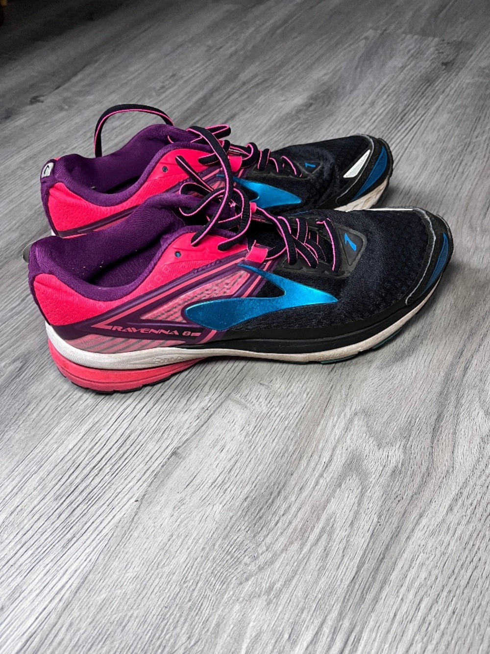 Brooks Ravenna 8 Women’s Size 7.5 Running Shoes Black Diva Pink Plum Caspia